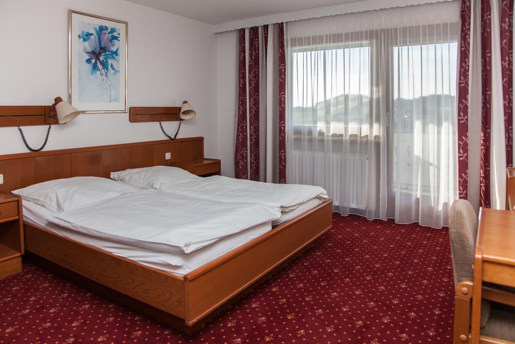 Chiemgau Hotel Viktoria Grabenstatt Exterior photo